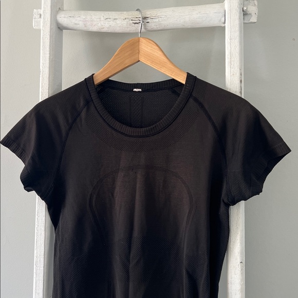 Lululemon Athletica Swiftly Classic Black Short-Sleeve Women's Tee medium - Picture 3 of 9